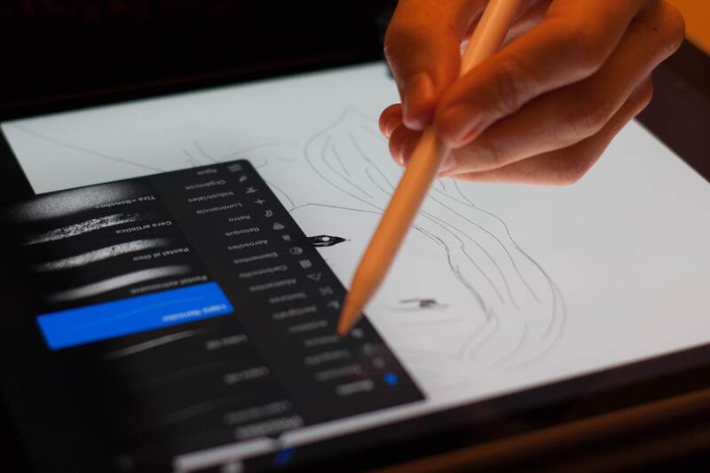 How can I adjust the transparency of procreate layers
